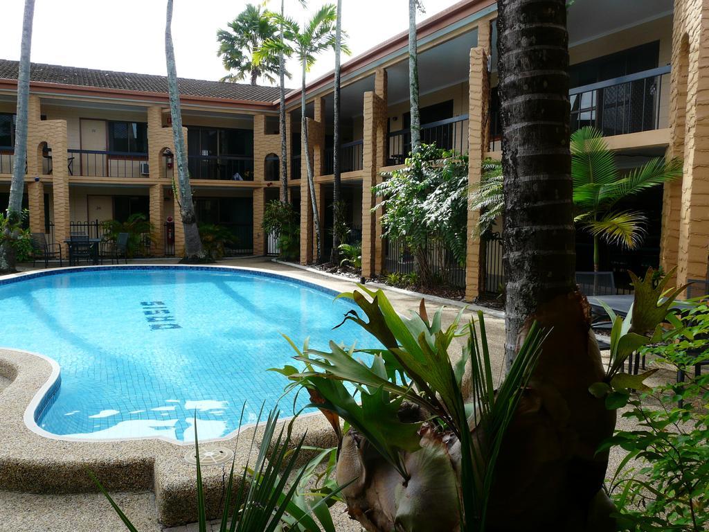 Oasis Inn Apartments Cairns Exterior foto